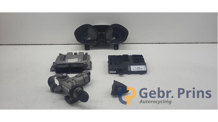 Gebruikte Kontaktslot + computer Ford Transit Courier 1.5 TDCi 75 Prijs € 242,00 Inclusief btw aangeboden door Autorec. Gebr. Prins b.v.