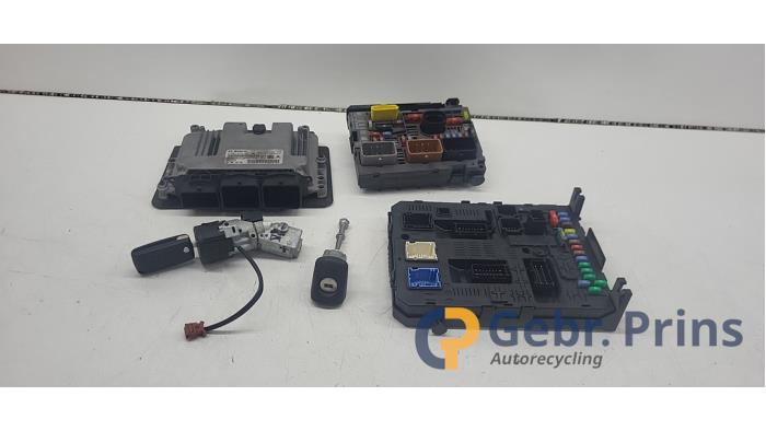 Gebruikte Contactslot + computer Peugeot Partner (GC/GF/GG/GJ/GK) 1.6 HDI 75 Phase 1 Prijs € 121,00 Inclusief btw aangeboden door Autorec. Gebr. Prins b.v.