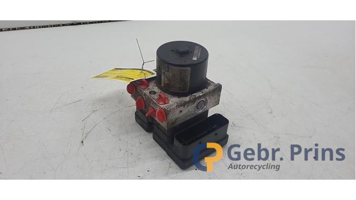 Gebruikte ABS Pomp Volkswagen Caddy III (2KA,2KH,2CA,2CH) 2.0 SDI Prijs € 90,75 Inclusief btw aangeboden door Autorec. Gebr. Prins b.v.