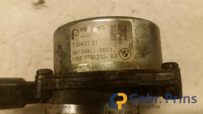 Vacuumpomp (Diesel) van een BMW 5 serie (E60) 525d 24V 2004