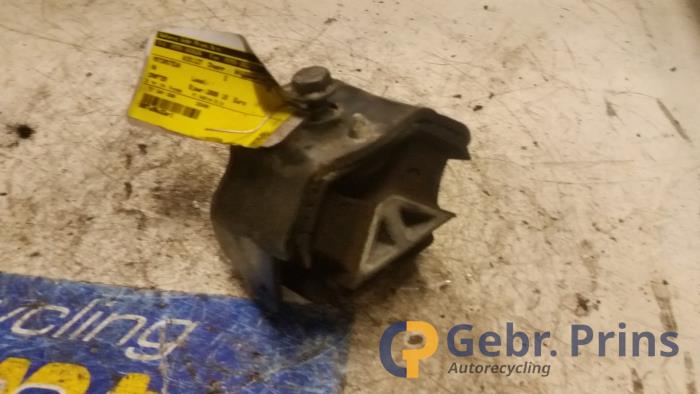 Gebruikte Motorrubber Volkswagen Crafter 2.5 TDI 30/32/35/46/50 Prijs € 24,20 Inclusief btw aangeboden door Autorec. Gebr. Prins b.v.