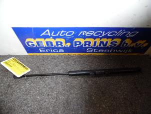 Gebruikte Gasdemper links-achter Kia Sportage (SL) 1.6 GDI 16V 4x2 Prijs € 15,00 Margeregeling aangeboden door Autorec. Gebr. Prins b.v.