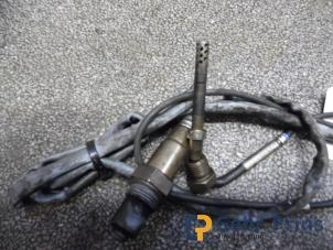 Lambda Sonde van een Volkswagen Transporter T5 2.0 TDI DRF 2012