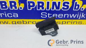 Gebruikte Schakelaar Opel Mokka/Mokka X 1.4 Turbo 16V 4x2 Prijs € 20,00 Margeregeling aangeboden door Autorec. Gebr. Prins b.v.