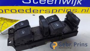 Gebruikte Ruit schakelaar elektrisch Seat Leon (1M1) 1.6 Prijs € 10,00 Margeregeling aangeboden door Autorec. Gebr. Prins b.v.