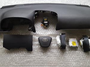 Gebruikte Airbag Set + Module Toyota Avensis Prijs € 350,00 Margeregeling aangeboden door Autorec. Gebr. Prins b.v.