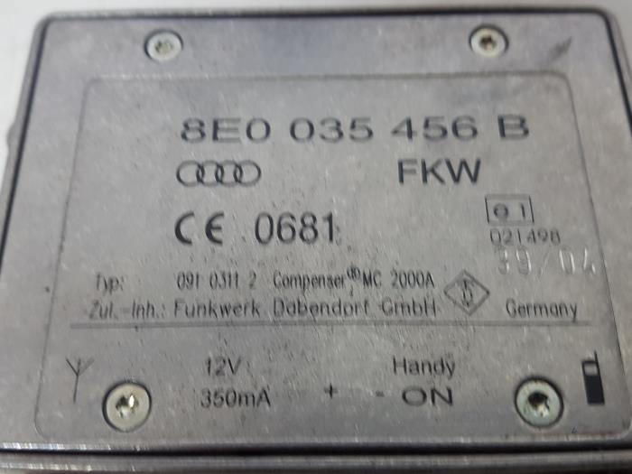 Module Telefoon van een Audi A3 (8P1) 2.0 TDI 16V 2004