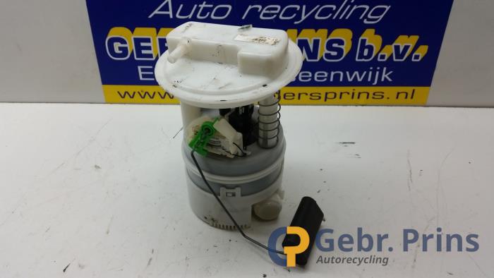 Gebruikte Tank element Pomp Dacia Sandero I (BS) 1.2 16V Prijs € 40,00 Margeregeling aangeboden door Autorec. Gebr. Prins b.v.