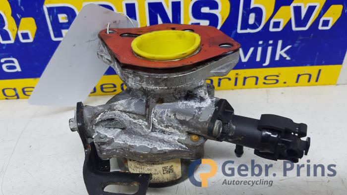 Gebruikte Vacuumpomp (Diesel) Renault Clio IV Estate/Grandtour (7R) 1.5 Energy dCi 90 FAP Prijs € 50,00 Margeregeling aangeboden door Autorec. Gebr. Prins b.v.