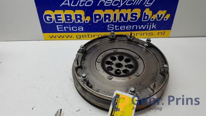 Gebruikte Dubbele massa vliegwiel Opel Adam 1.0 Ecotec 12V SIDI Turbo Prijs € 125,00 Margeregeling aangeboden door Autorec. Gebr. Prins b.v.
