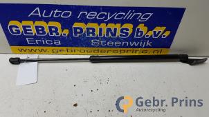 Gebruikte Gasdemper rechts-achter Suzuki Celerio (LF) 1.0 12V Dualjet Prijs € 15,00 Margeregeling aangeboden door Autorec. Gebr. Prins b.v.