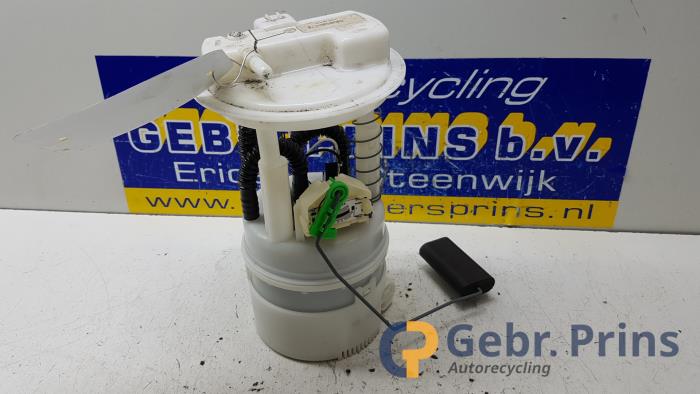 Gebruikte Tank element Pomp Renault Twingo II (CN) 1.2 16V Prijs € 30,00 Margeregeling aangeboden door Autorec. Gebr. Prins b.v.