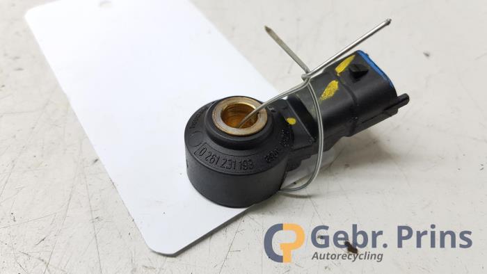 Pingelsensor van een Peugeot 107 1.0 12V 2011