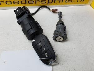 Gebruikte Kontaktslot + Sleutel Peugeot 308 SW (L4/L9/LC/LJ/LR) 1.6 BlueHDi 120 Prijs € 30,00 Margeregeling aangeboden door Autorec. Gebr. Prins b.v.