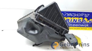 Gebruikte Luchtfilterhuis Renault Twingo III (AH) 1.0 SCe 70 12V Prijs € 40,00 Margeregeling aangeboden door Autorec. Gebr. Prins b.v.