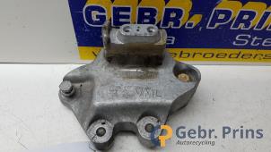 Gebruikte Versnellingsbak Steun Peugeot 308 (L3/L8/LB/LH/LP) 1.6 BlueHDi 120 Prijs € 20,00 Margeregeling aangeboden door Autorec. Gebr. Prins b.v.