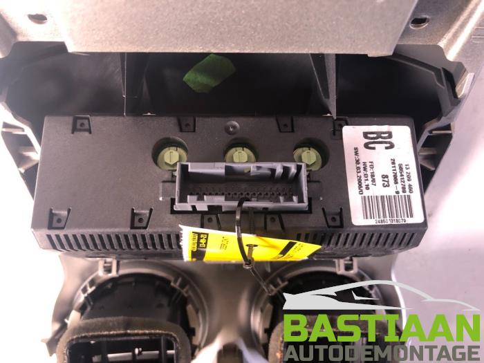Gebruikte Display Interieur Ford Ka II 1.2 Prijs € 19,00 Margeregeling aangeboden door Bastiaan Autodemontage