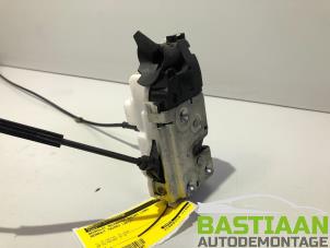Gebruikte Portierslot Mechaniek 2Deurs links Renault Twingo II (CN) 1.2 16V Prijs € 19,00 Margeregeling aangeboden door Bastiaan Autodemontage