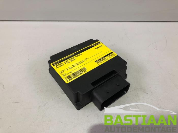 Gebruikte Central electronic module Volkswagen Golf VI (5K1) 1.6 TDI 16V Prijs € 24,99 Margeregeling aangeboden door Bastiaan Autodemontage