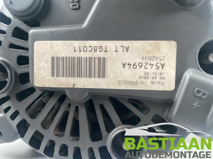Dynamo van een Nissan Micra (K12) 1.2 16V 2003