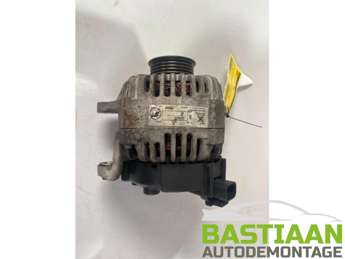 Dynamo van een Nissan Micra (K12) 1.2 16V 2003