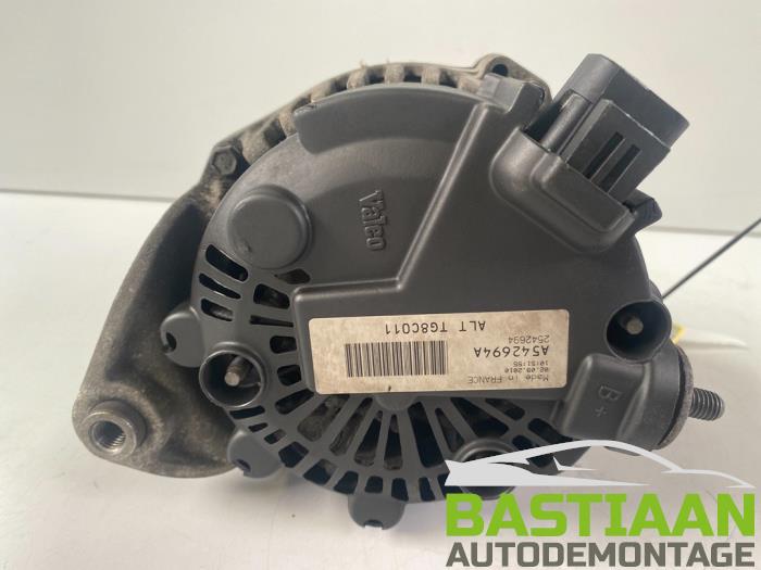 Dynamo van een Nissan Micra (K12) 1.2 16V 2003