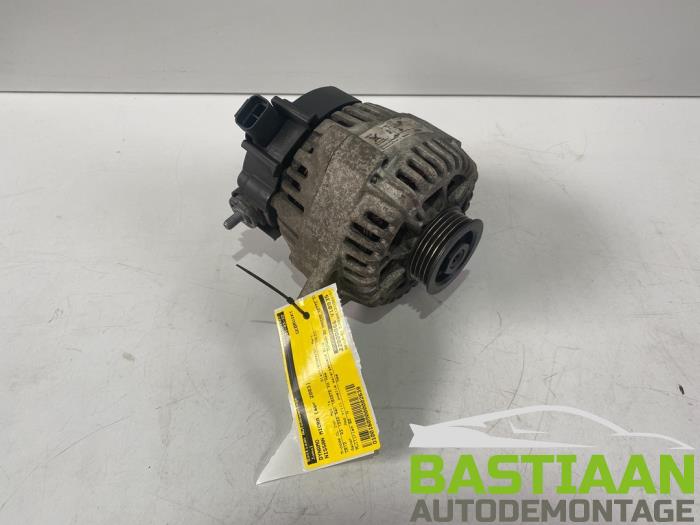 Dynamo van een Nissan Micra (K12) 1.2 16V 2003