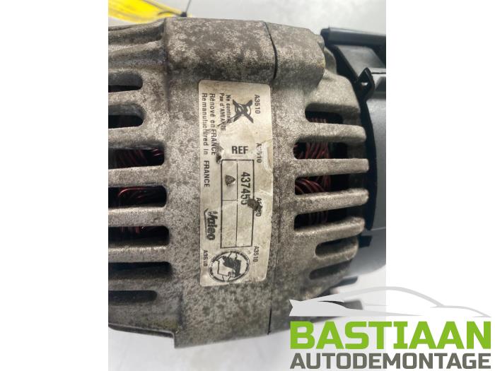 Dynamo van een Nissan Micra (K12) 1.2 16V 2003