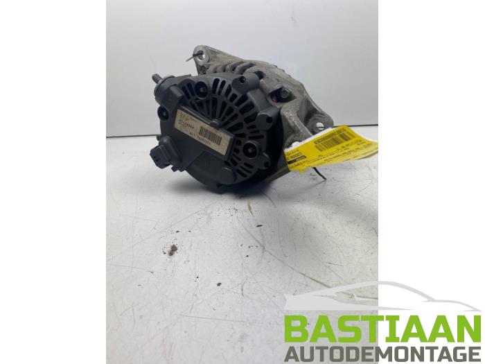 Dynamo van een Nissan Micra (K12) 1.2 16V 2003