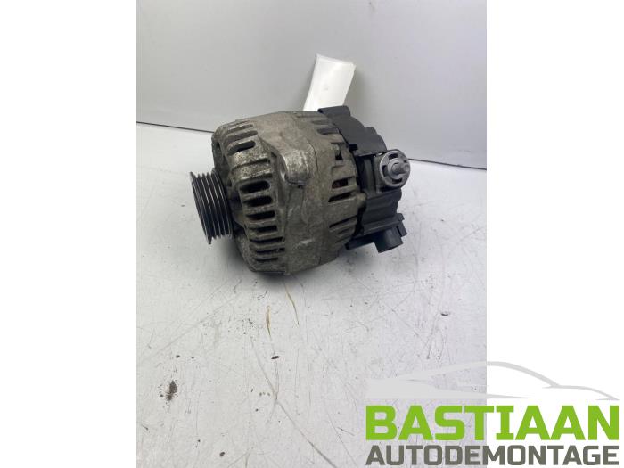 Dynamo van een Nissan Micra (K12) 1.2 16V 2003