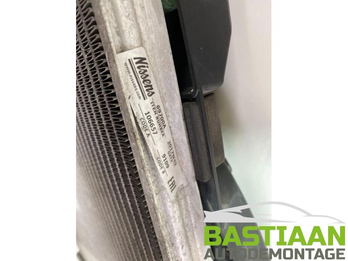 Radiateur van een MINI Mini One/Cooper (R50) 1.6 16V One 2004