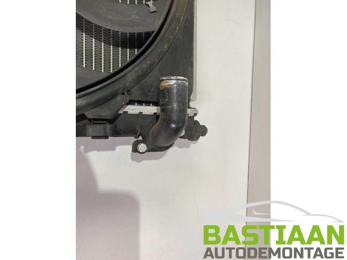 Radiateur van een MINI Mini One/Cooper (R50) 1.6 16V One 2004