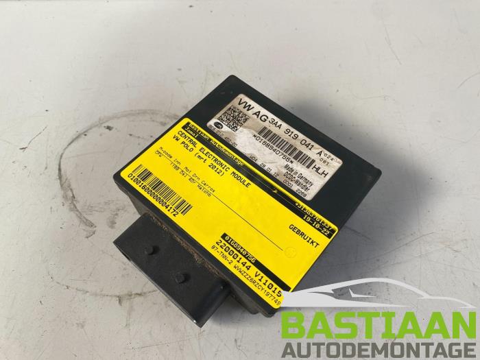 Gebruikte Central electronic module Volkswagen Polo V (6R) 1.2 TDI 12V BlueMotion Prijs € 18,00 Margeregeling aangeboden door Bastiaan Autodemontage