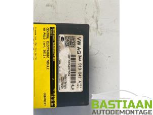 Central electronic module van een Volkswagen Polo V (6R) 1.2 TDI 12V BlueMotion 2012
