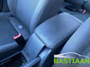 Gebruikte Armsteun Volkswagen Golf V (1K1) 1.6 FSI 16V Prijs € 46,00 Margeregeling aangeboden door Bastiaan Autodemontage
