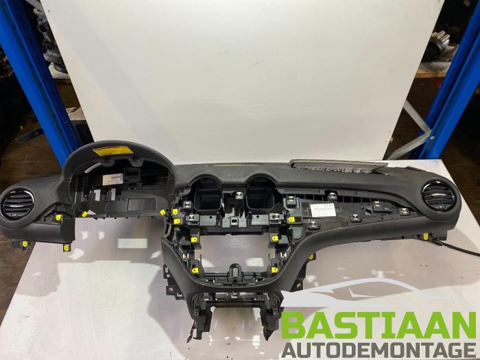 Gebruikte Dashboard Opel Adam 1.4 Prijs € 92,00 Margeregeling aangeboden door Bastiaan Autodemontage