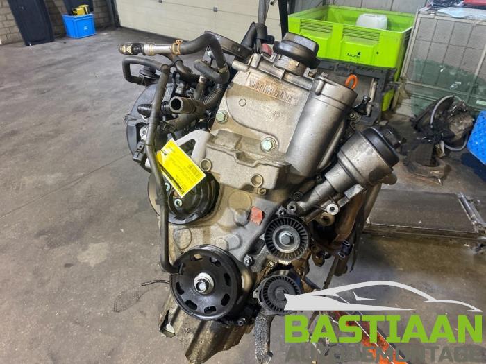Gebruikte Distributiedeksel Volkswagen Golf V (1K1) 1.6 FSI 16V Prijs € 46,00 Margeregeling aangeboden door Bastiaan Autodemontage
