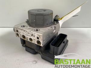 Gebruikte ABS Pomp Renault Clio IV (5R) 0.9 Energy TCE 90 12V Prijs € 75,00 Margeregeling aangeboden door Bastiaan Autodemontage