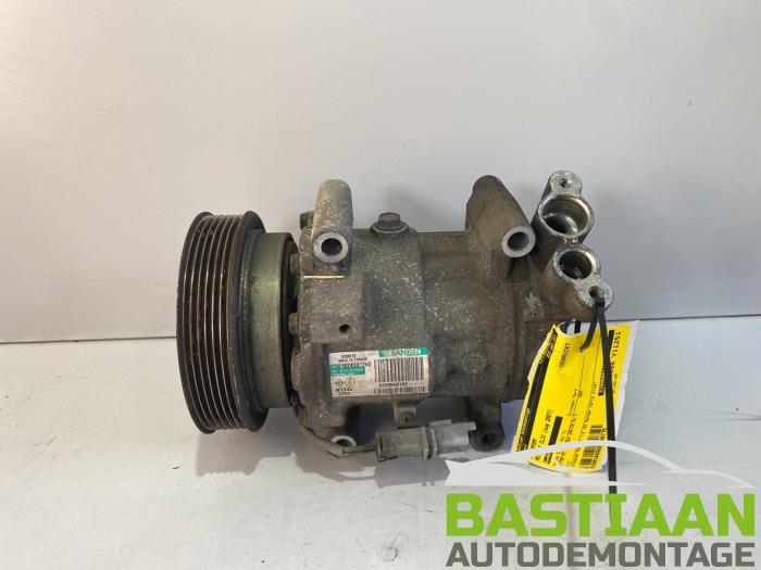 Gebruikte Aircopomp Renault Clio III (BR/CR) 1.4 16V Prijs € 82,80 Margeregeling aangeboden door Bastiaan Autodemontage