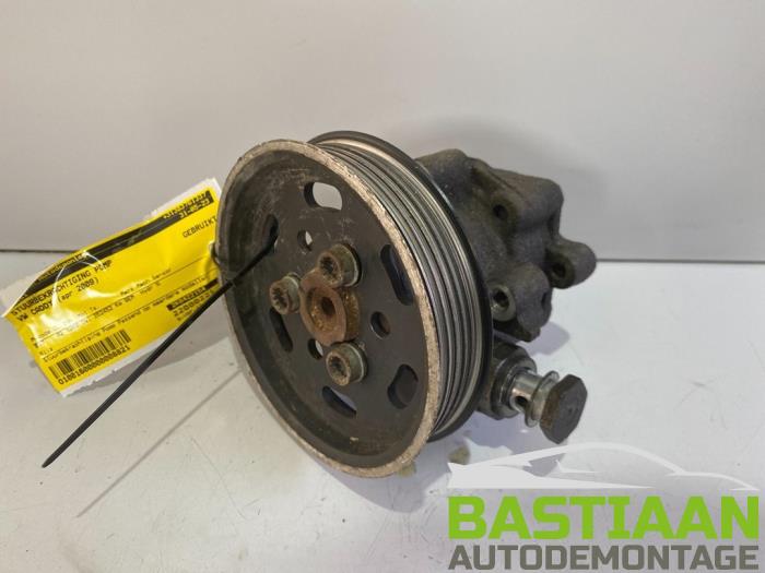 Gebruikte Pomp Servo Volkswagen Caddy III (2KA,2KH,2CA,2CH) 2.0 SDI Prijs op aanvraag aangeboden door Bastiaan Autodemontage