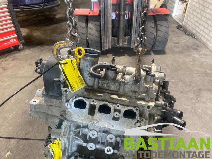 Gebruikte Cilinderkop Volkswagen Up! (121) 1.0 12V 75 Prijs € 149,99 Margeregeling aangeboden door Bastiaan Autodemontage