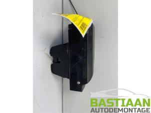 Gebruikte Achterklep Slotmechaniek Peugeot 307 CC (3B) 2.0 16V Prijs € 24,99 Margeregeling aangeboden door Bastiaan Autodemontage