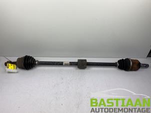 Gebruikte Steekas rechts-voor Opel Corsa D 1.4 16V Twinport Prijs € 34,99 Margeregeling aangeboden door Bastiaan Autodemontage