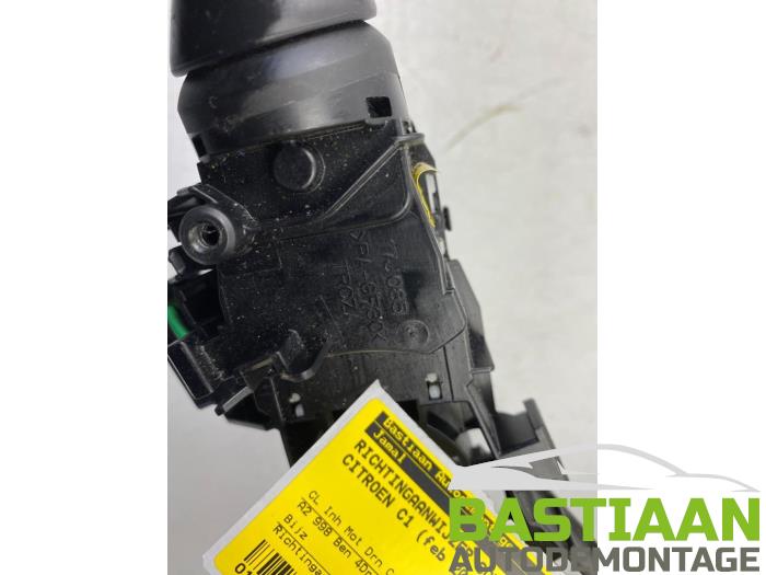 Richtingaanwijzer Schakelaar van een Citroën C1 1.0 Vti 68 12V 2015