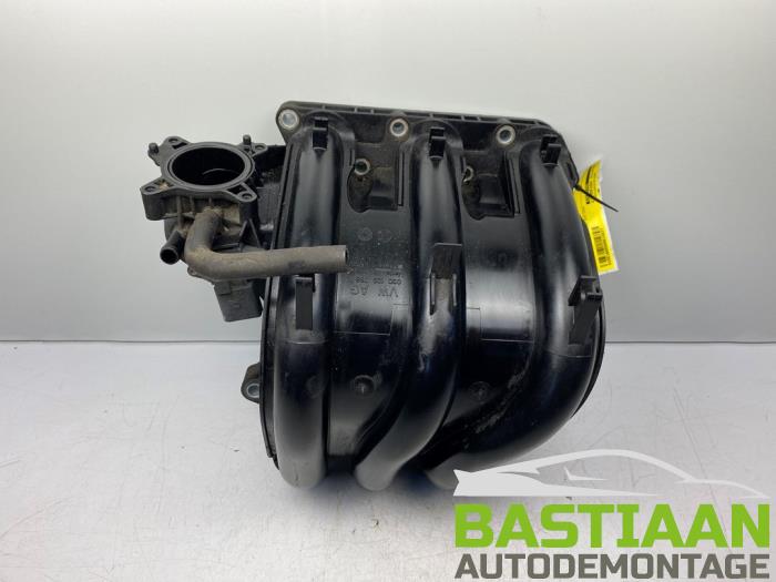 Gebruikte Inlaatspruitstuk Volkswagen Polo IV (9N1/2/3) 1.2 65 Prijs € 29,99 Margeregeling aangeboden door Bastiaan Autodemontage