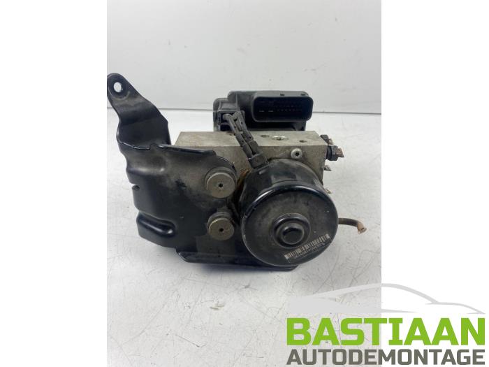 Gebruikte ABS Pomp Volvo V70 (SW) 2.4 D5 20V Prijs € 119,00 Margeregeling aangeboden door Bastiaan Autodemontage