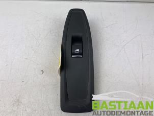 Gebruikte Ruit schakelaar elektrisch BMW 1 serie (F20) 116i 1.5 12V Prijs € 19,99 Margeregeling aangeboden door Bastiaan Autodemontage