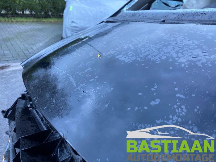 Motorkap van een Toyota Yaris II (P9) 1.33 16V Dual VVT-I 2012