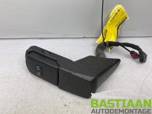 Gebruikte Telefoon Module Volkswagen Golf V (1K1) 1.4 TSI 122 16V Prijs € 49,99 Margeregeling aangeboden door Bastiaan Autodemontage
