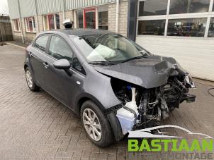 Gebruikte Ruit voor Kia Rio III (UB) 1.2 CVVT 16V Prijs op aanvraag aangeboden door Bastiaan Autodemontage